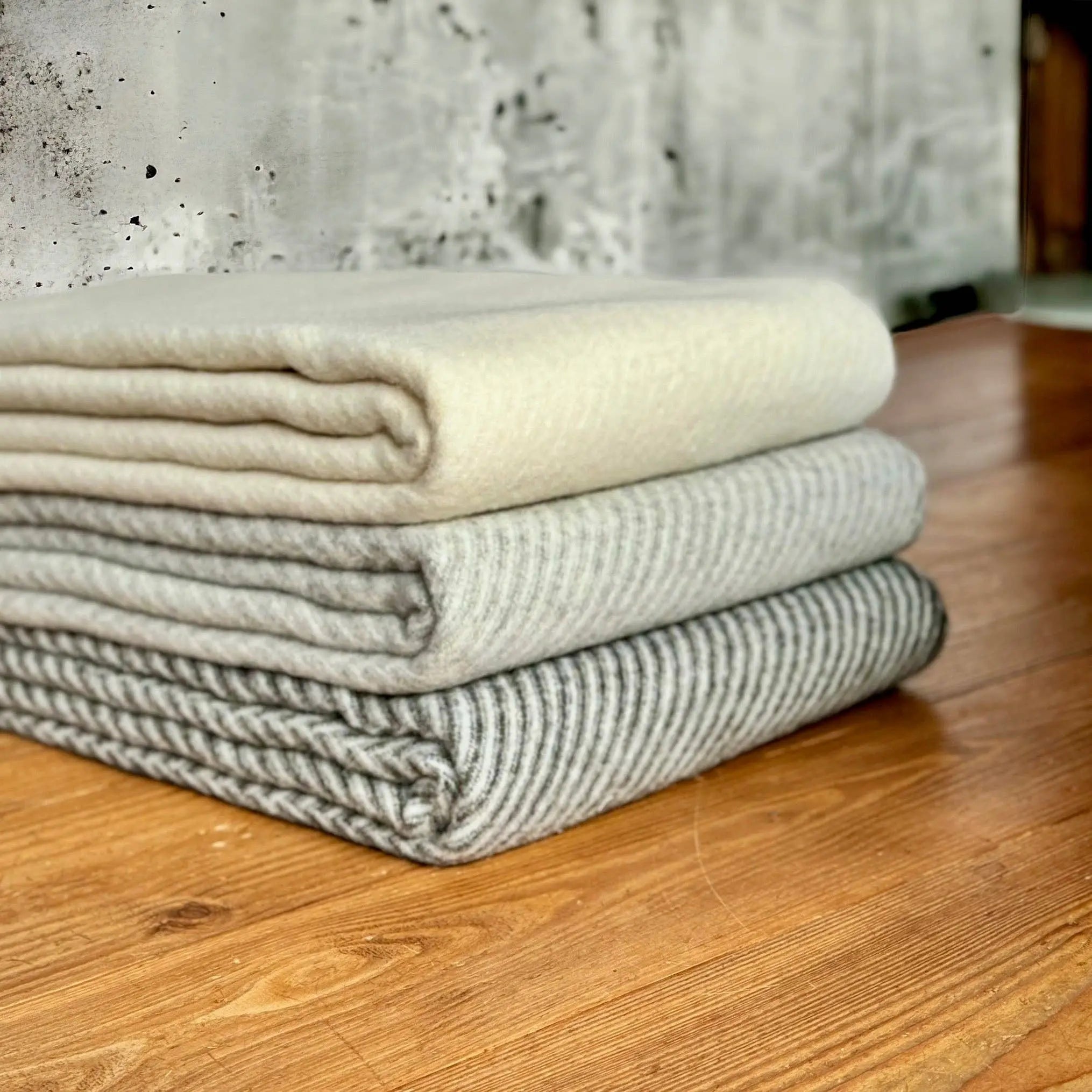 Laesoe 100% Wool Plaid® – Light Grey Danish Blanket Rune-Jakobsen Design