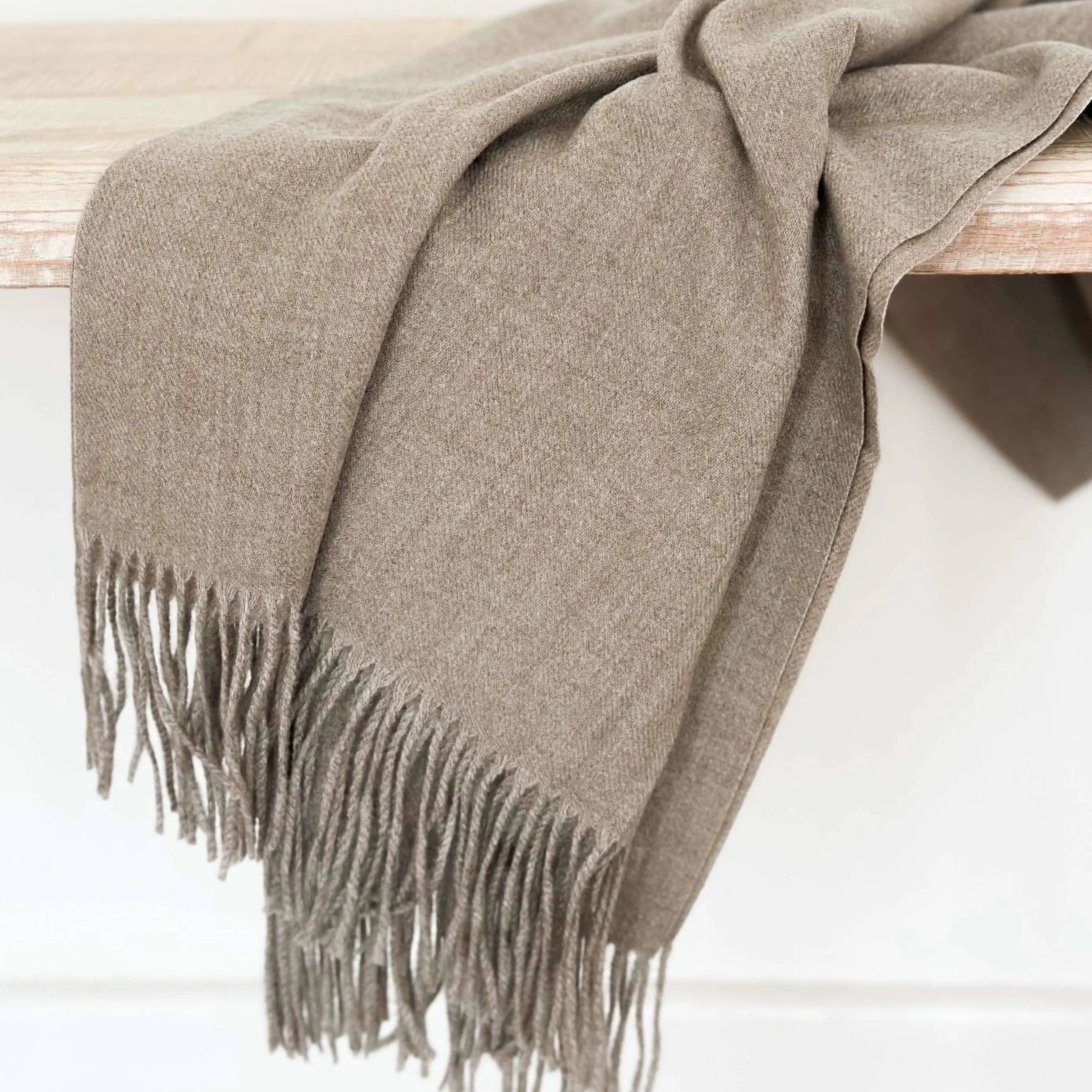 Della Cream & Beige Narrow Throw Blanket – 170 × 65 cm