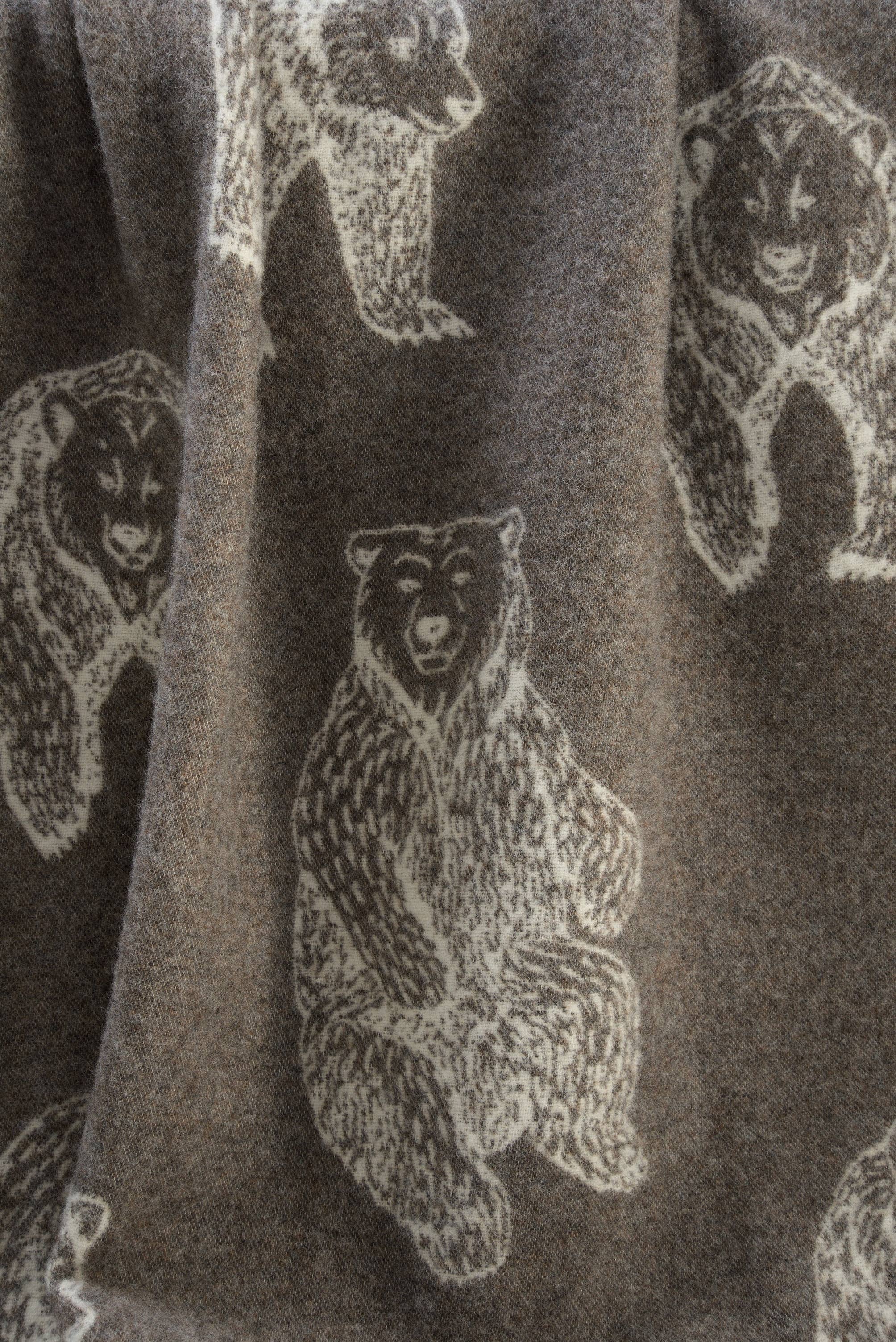 Bear Wool Blanket – Brown & Off-White (130 × 180 cm)