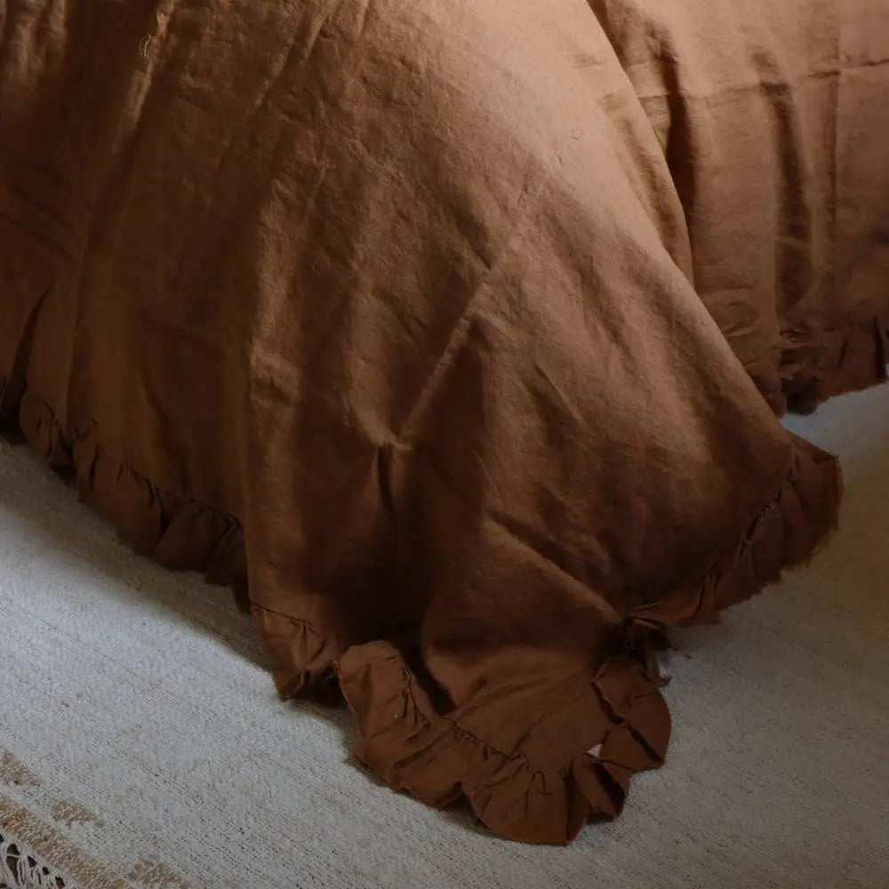 Rust Ruffle Linen Bedspread – 235 × 235 cm