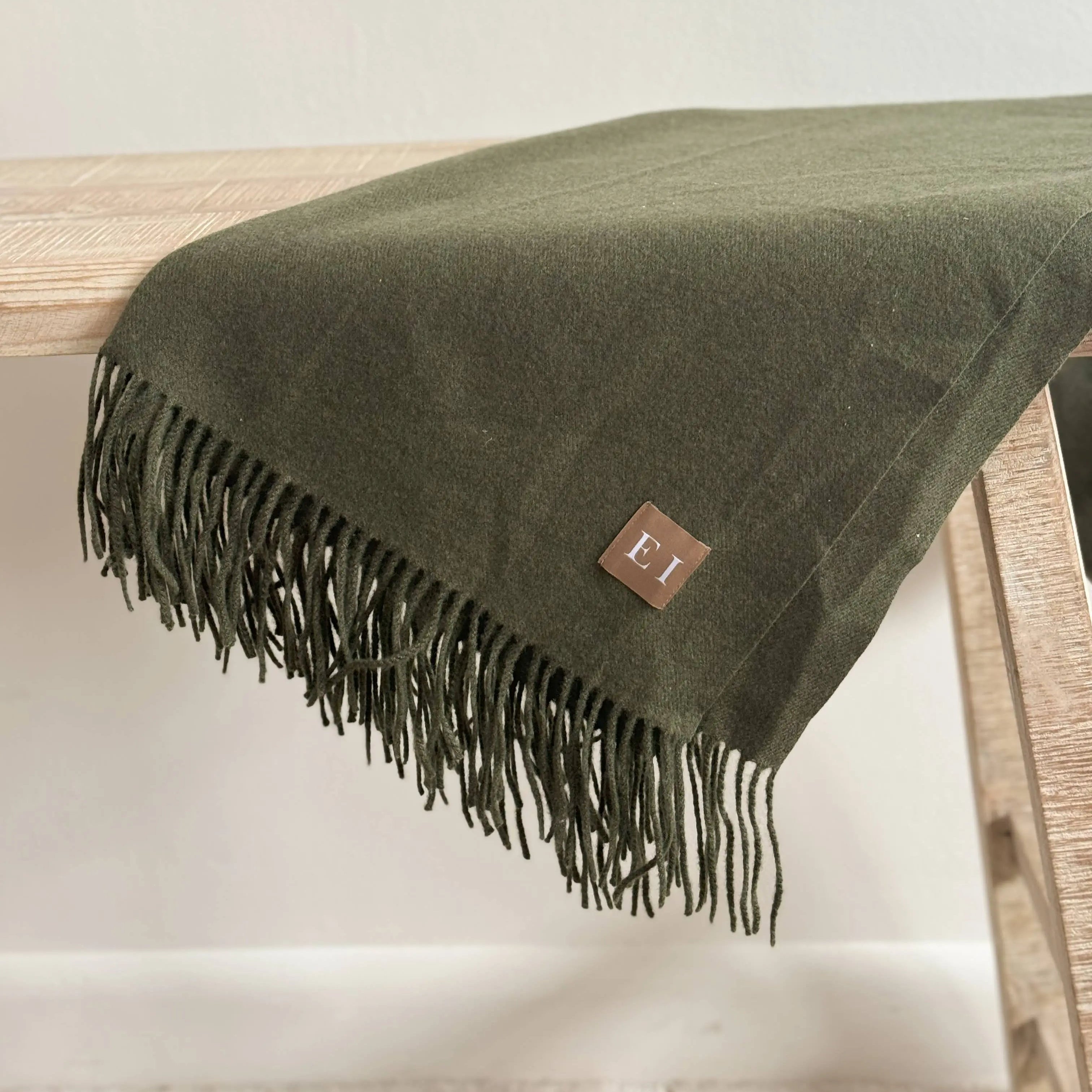 Della Olive Narrow Throw Blanket – 170 × 65 cm