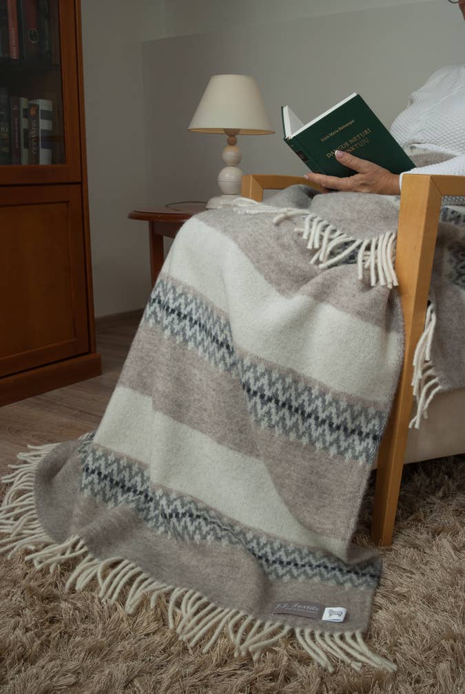 Mita Pure Wool Throw – 130 x 190 cm