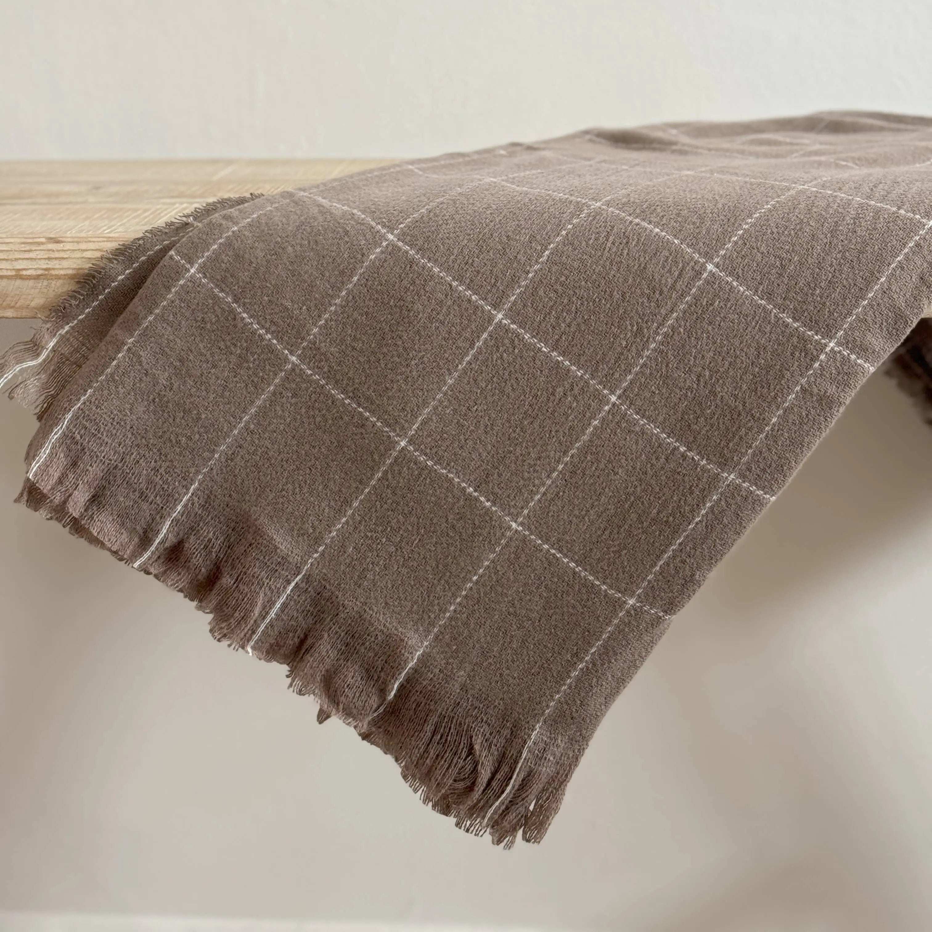 Brown Check Throw – 170 × 120 cm