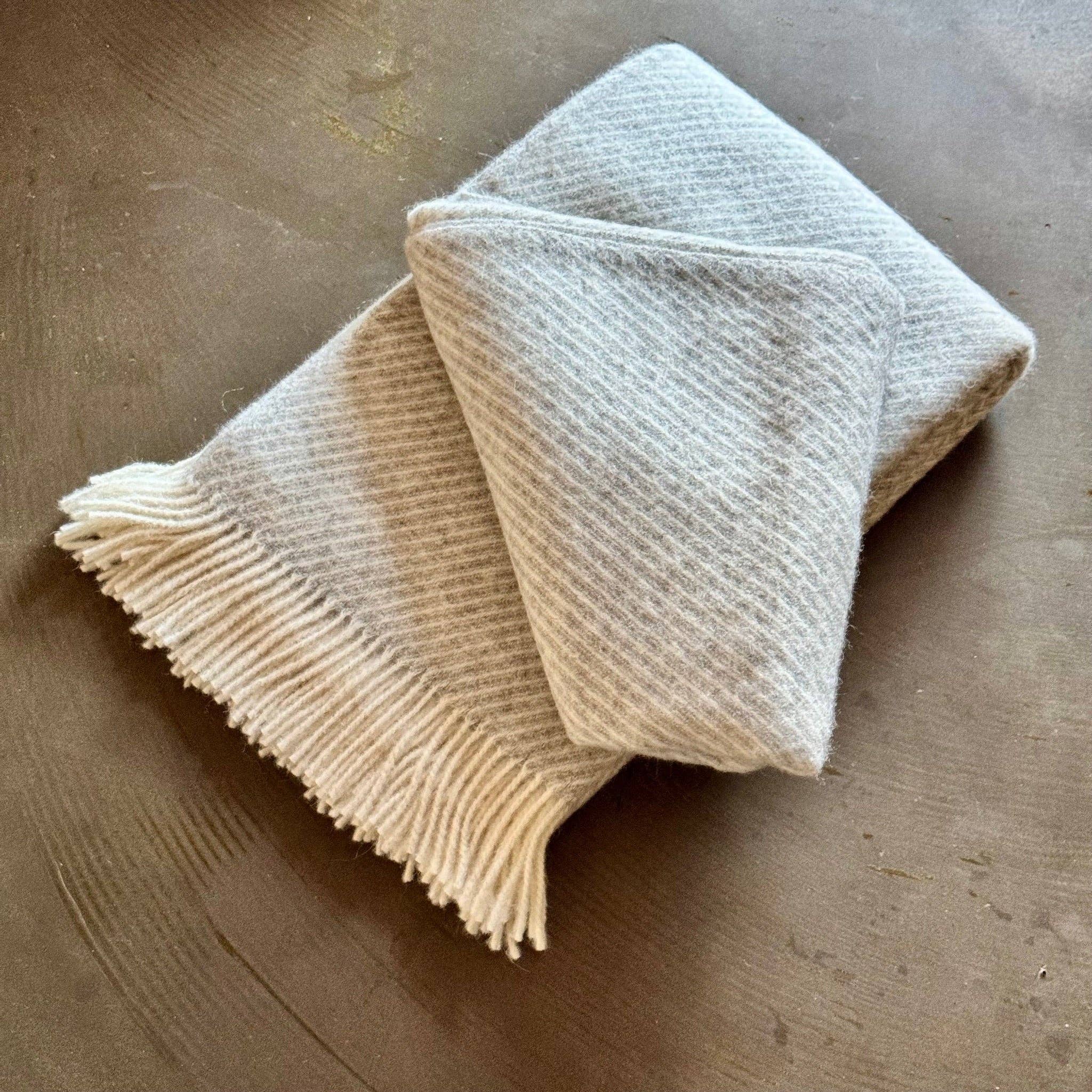 Laesoe 100% Wool Plaid® – Light Grey Danish Blanket Rune-Jakobsen Design