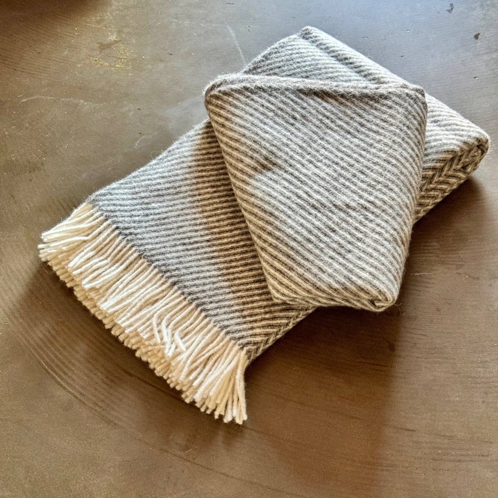 Laesoe 100% Wool Plaid® – Dark Grey Danish Blanket Rune-Jakobsen Design