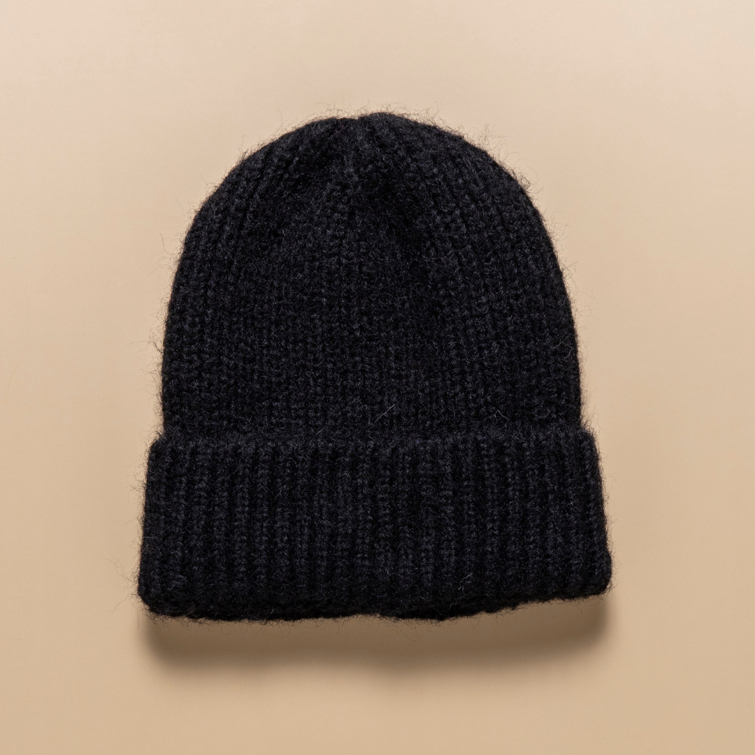 Ribbed Knit Beanie – Classic Black