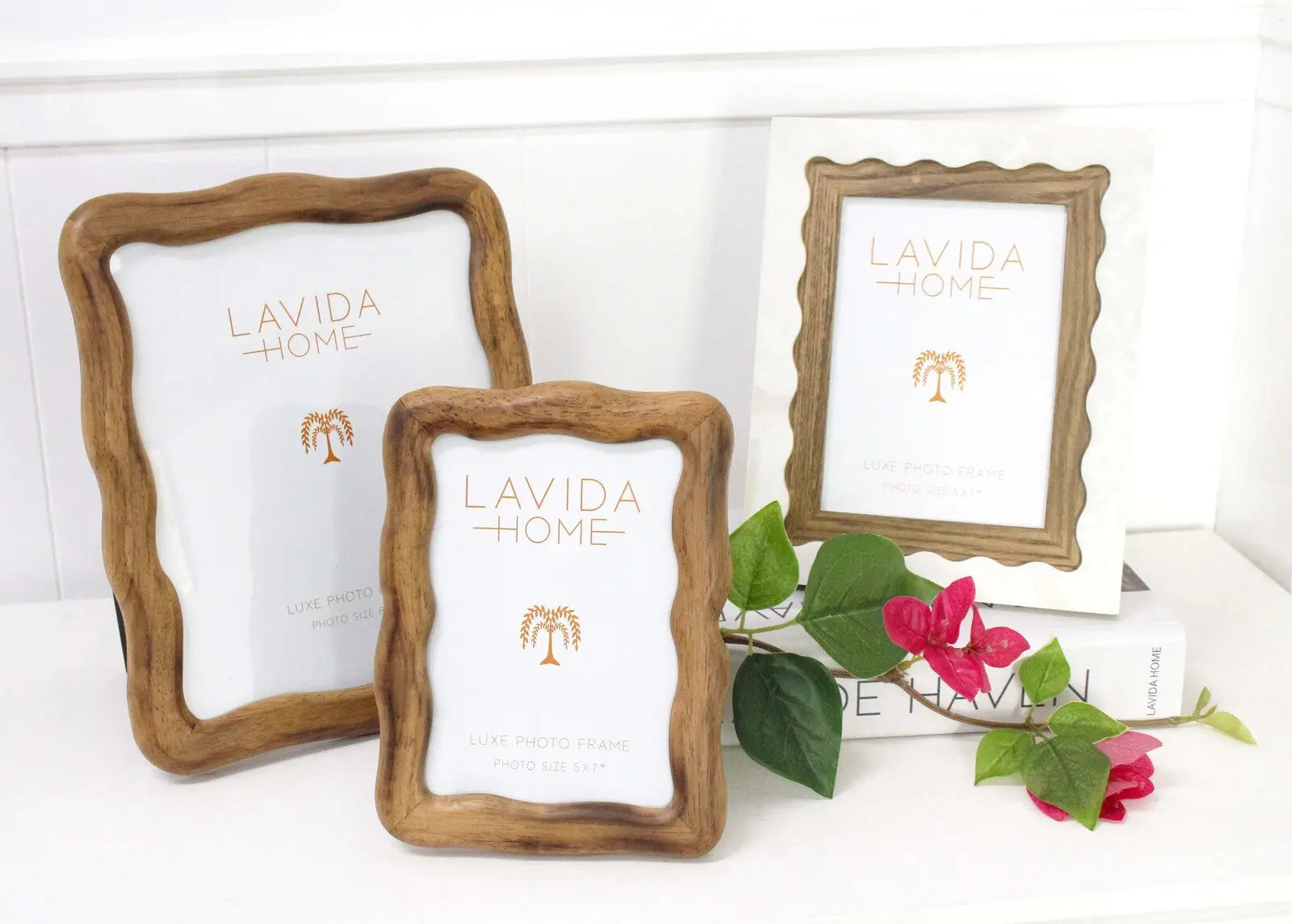 Scallop Frame 5x7 – White Marble & Mango Wood Lavida